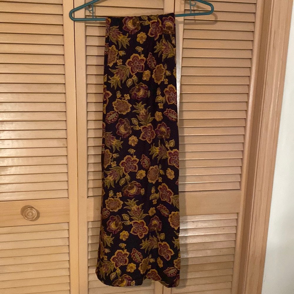 Floor length zipper in the back vintage skirt size 10